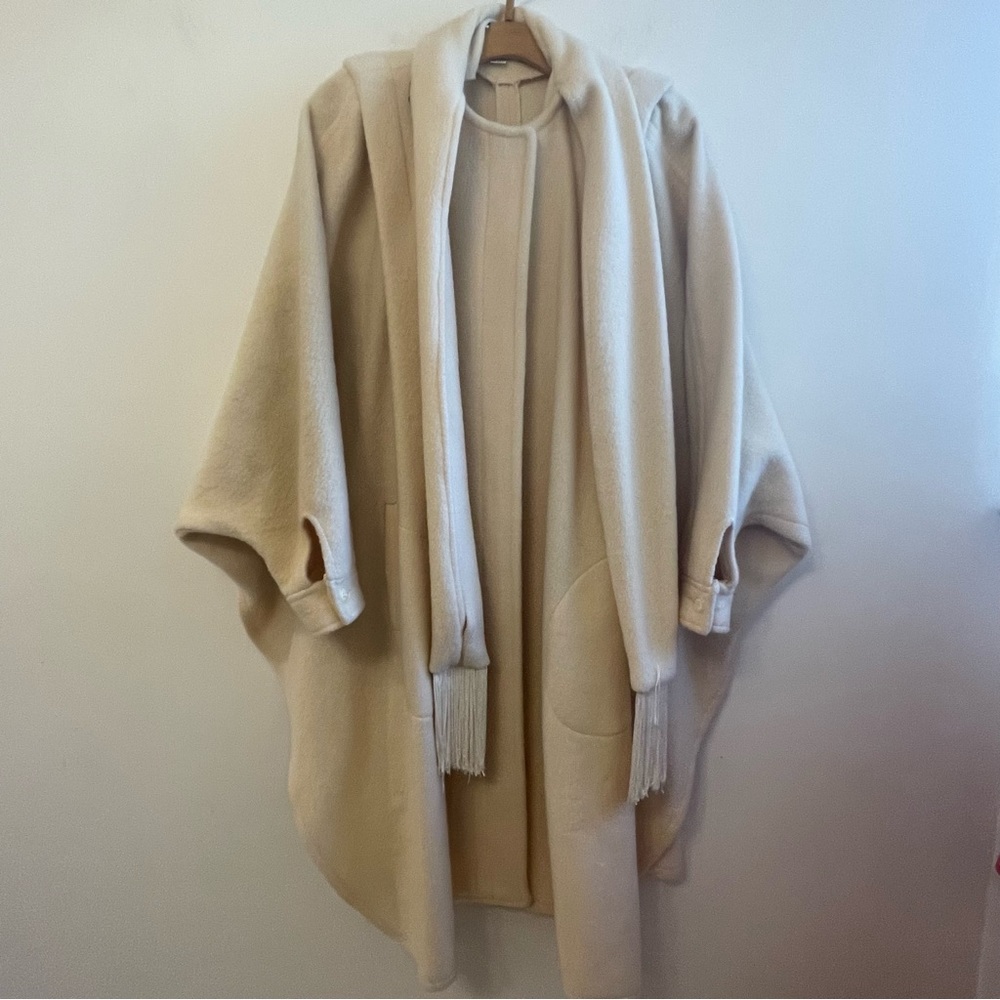 capri by mirisola Beautiful vintage wool poncho cape with button front Women's L